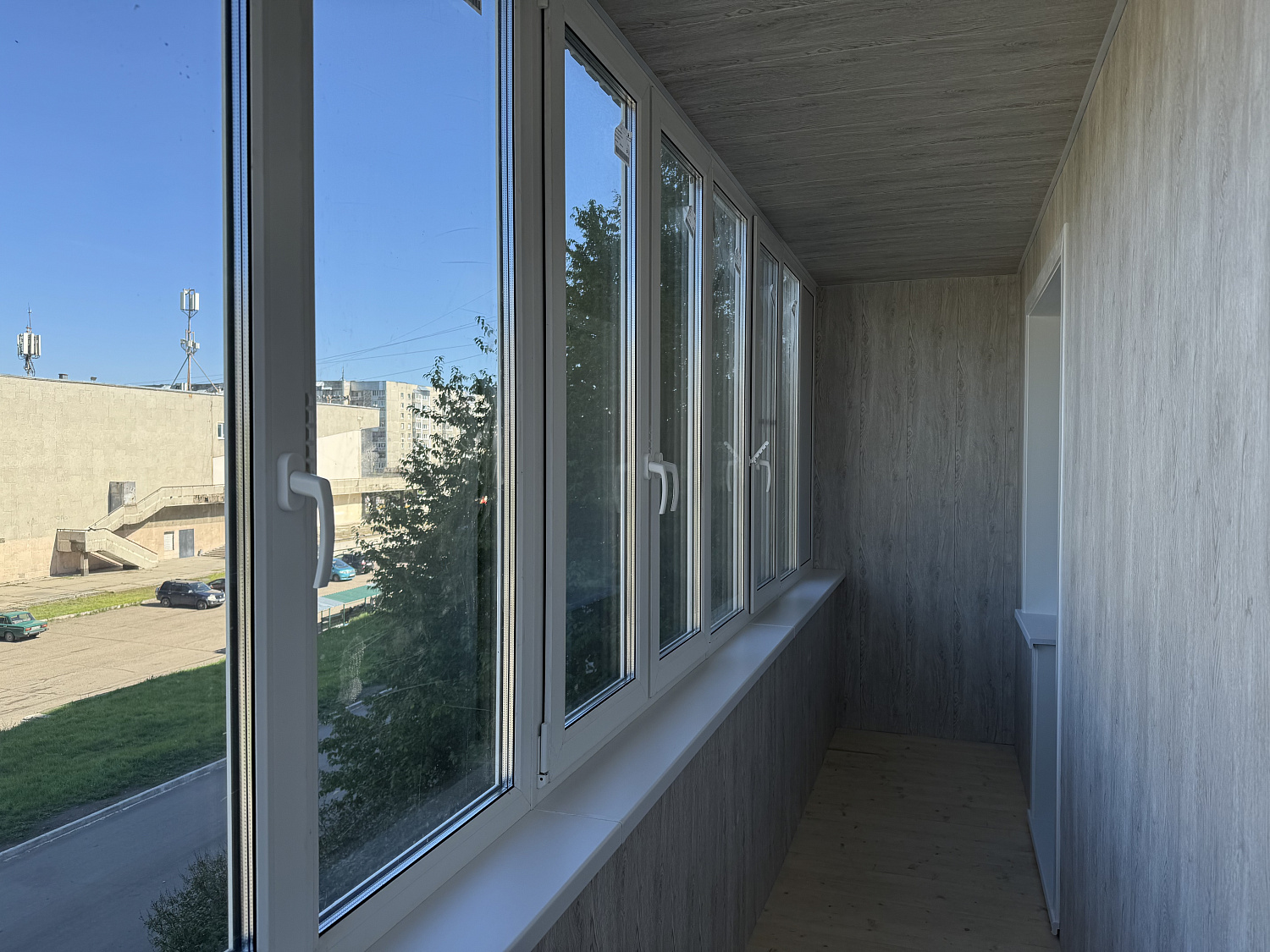 Остекление балкона с утеплением в 12А мкр, дом 2 