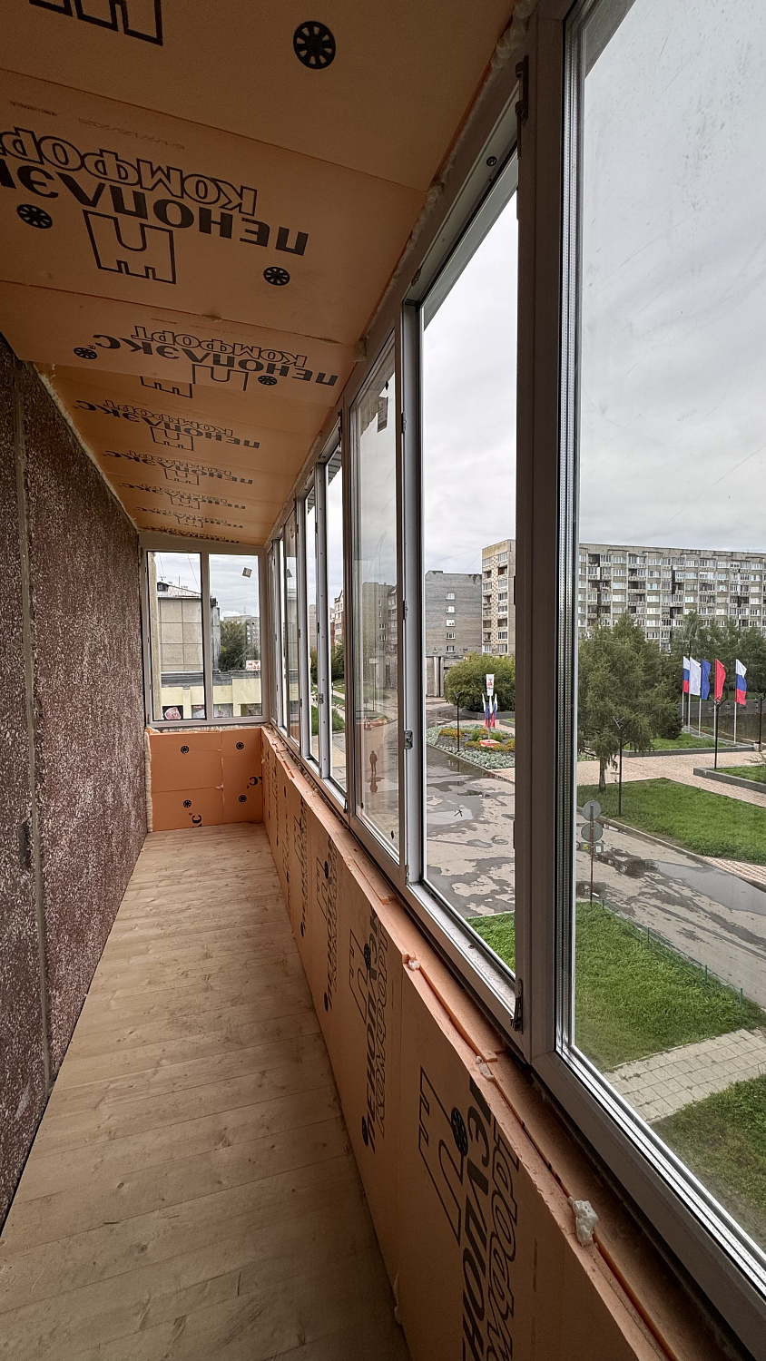Остекление балкона с утеплением в 12А мкр, дом 2 